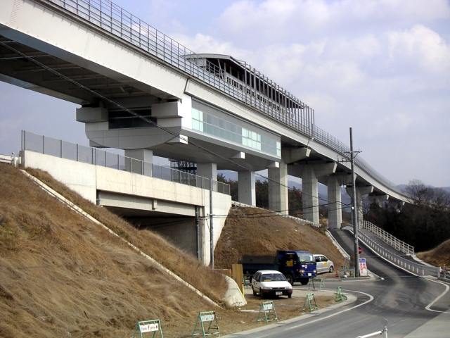 駅内装施工中