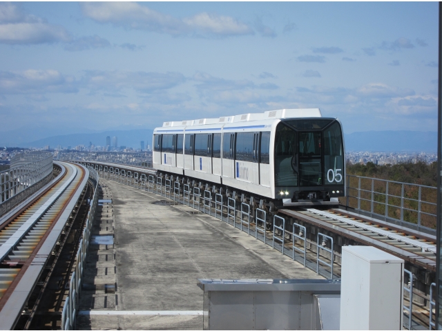 名古屋市遠景とリニモ