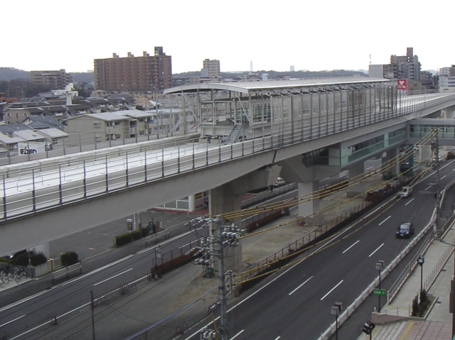 駅内装施工中